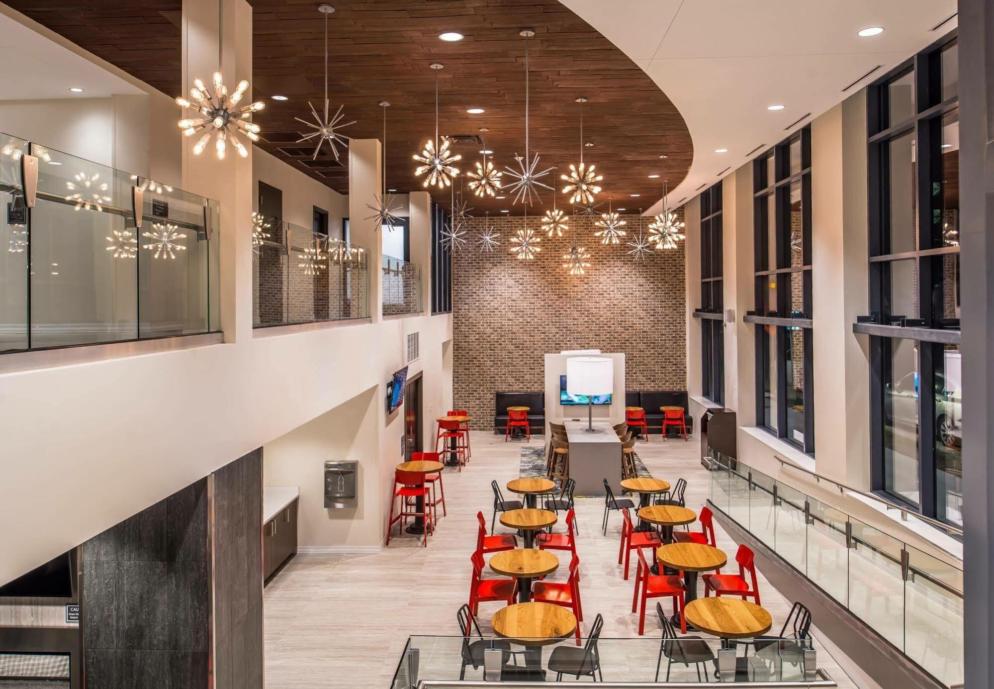 By Marriott Oakland/university Place 3* Pittsburgh